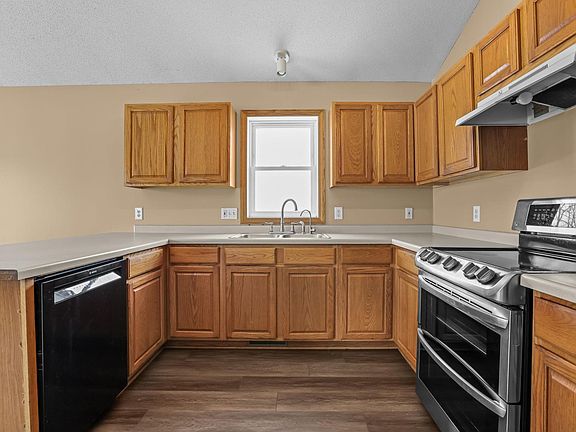 4th image of 2204 Valley Dr