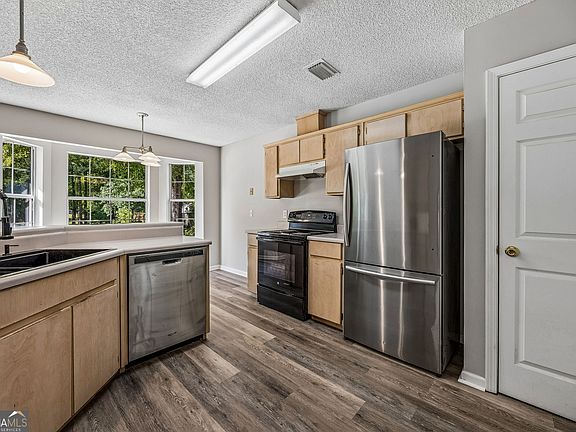 3rd image of 79 Springhill Cir