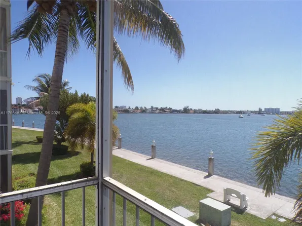 3000 Marcos Dr APT P206, Aventura, FL 33160