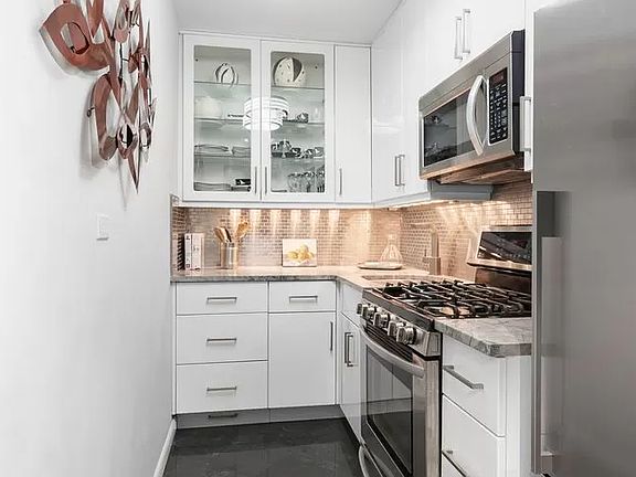 3rd image of 10 E End Ave APT 5B