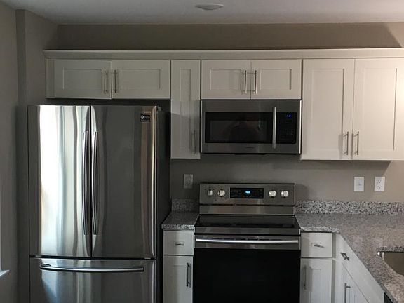 5th image of 609 Brister St #103