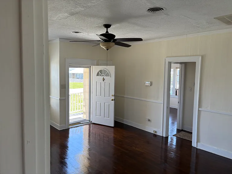 4214 Central St — Photo 3