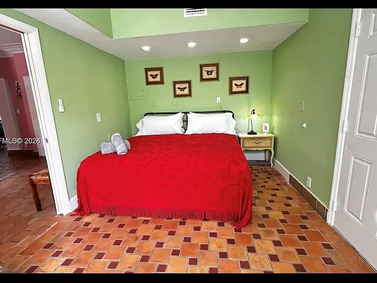 843 NW 3rd St #1 — Photo 8