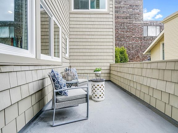 5th image of 2112 Hyde St APT 1