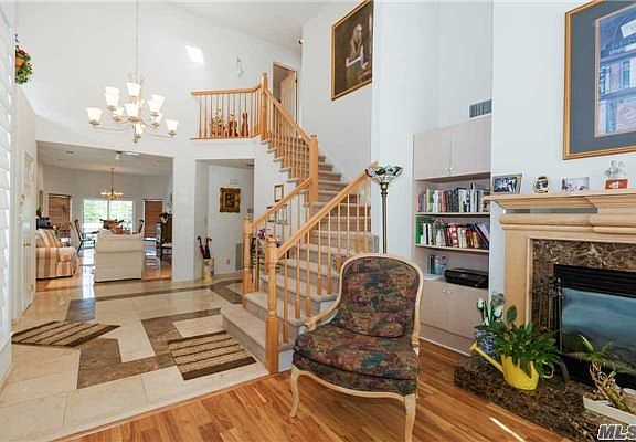 5th image of 230 Fairfield Dr E