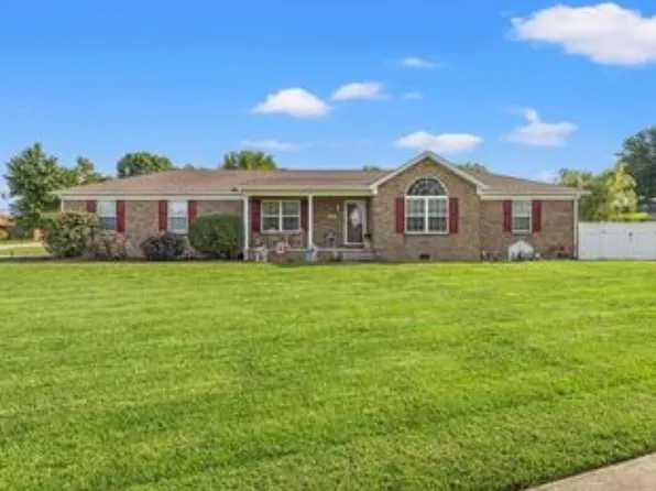 1140 Queensway Dr, Lawrenceburg, KY 40342