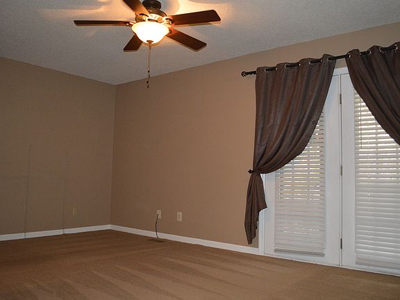 4th image of 200 Arrowhead Dr APT 2