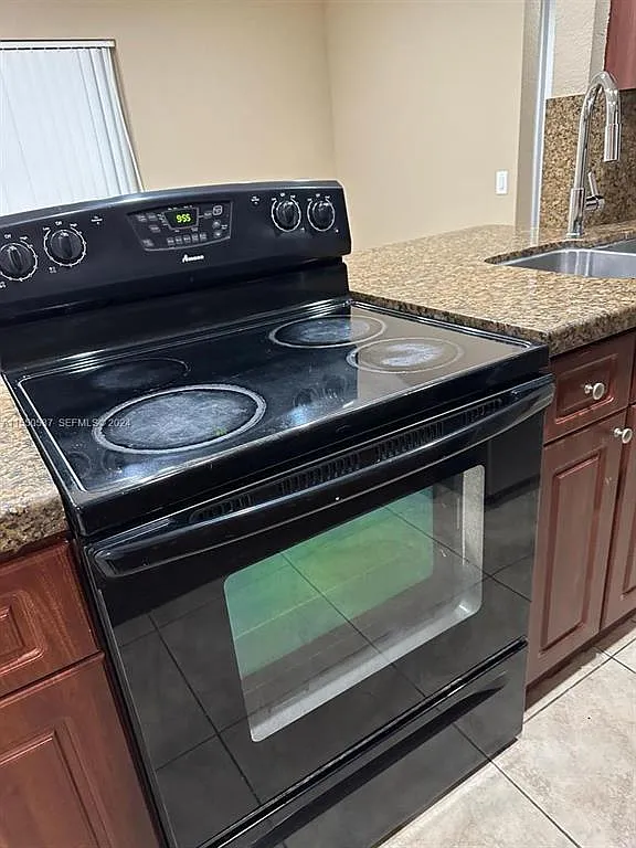 3 bed, 2.0 bath, 1167 sqft, $2,500 — Photo 4