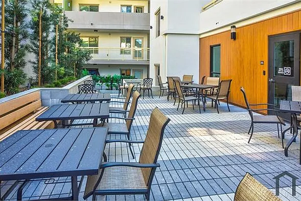 600 Roble Ave #409 — Photo 4