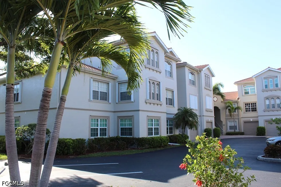 1 bed, 1.0 bath, 719 sqft, $2,800 — Photo 2