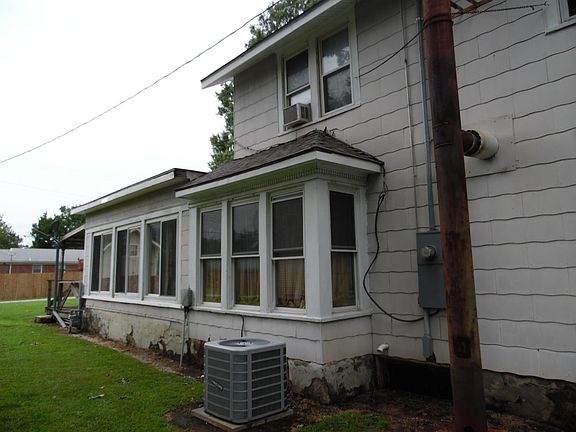 4th image of 315 N Kansas Ave