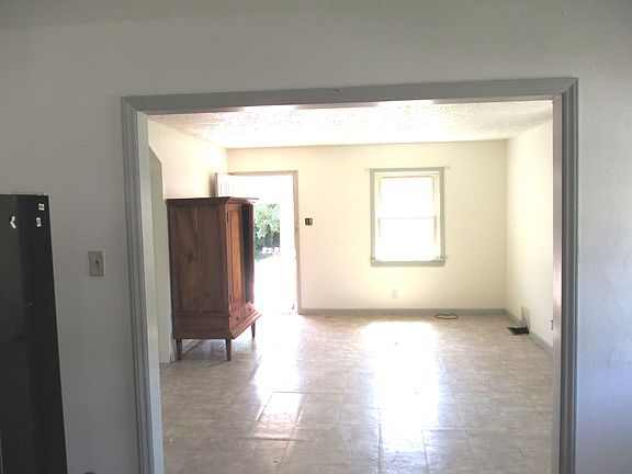 3rd image of 4714 Calloway St