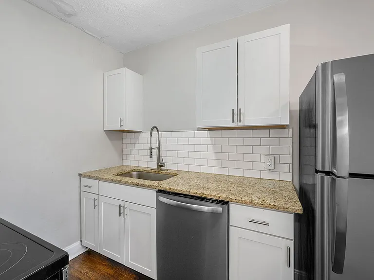 4300 Erie Ave #8 — Photo 5