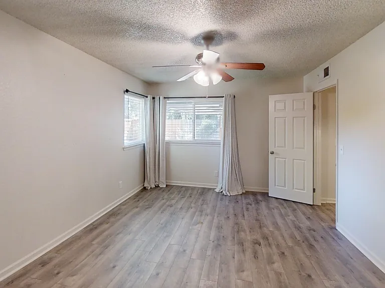 6314 N Barcus Ave — Photo 6