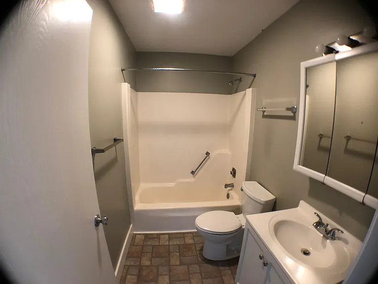 303 S Oak St #D — Photo 2