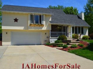6842 Crow Wing Dr NE, Cedar Rapids, IA 52411