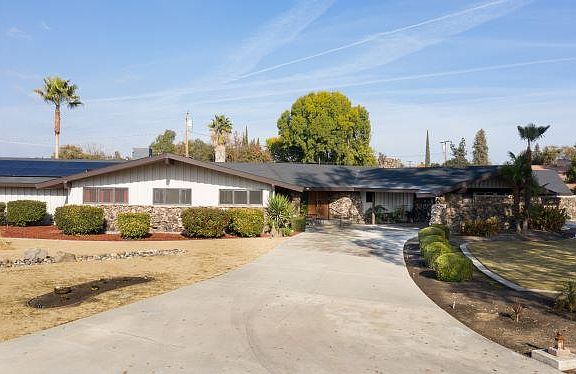 5th image of 3044 W Iris Ave