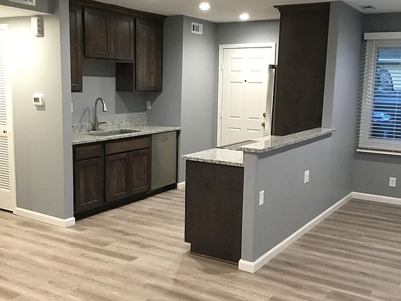 4th image of 836 W Rose St