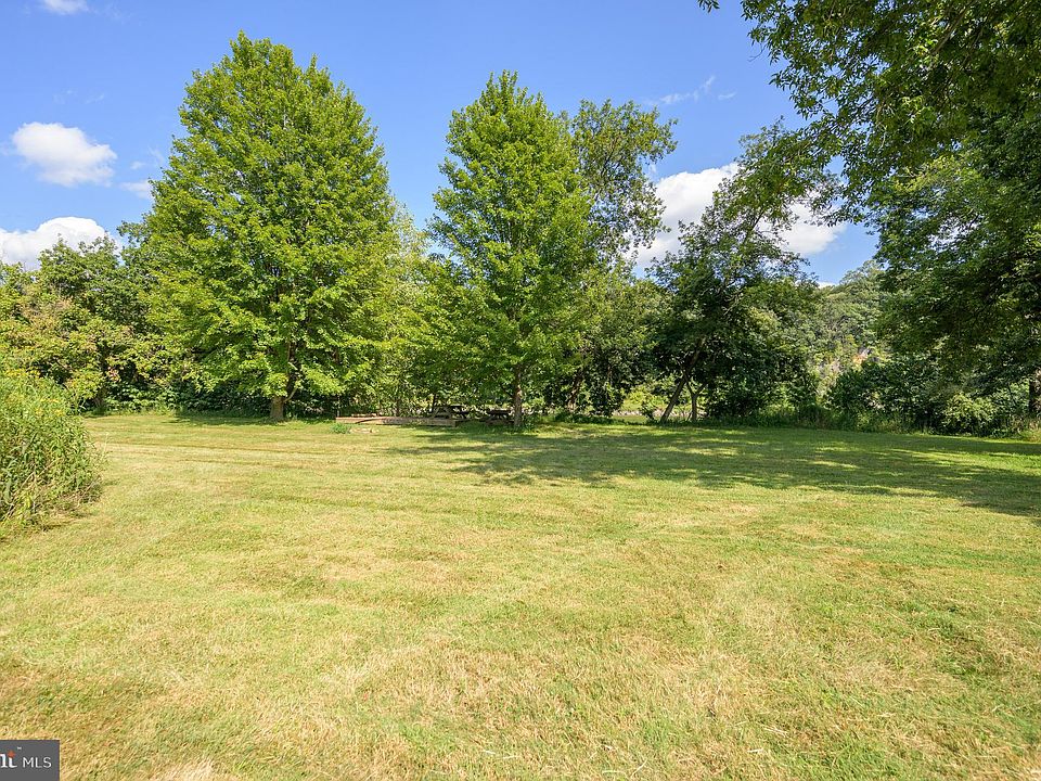 2nd image of Whitings Neck Rd