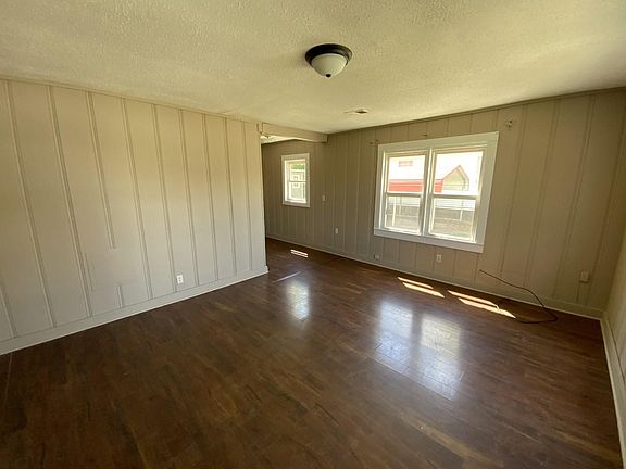2nd image of 221 Wynn St