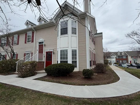 32 Columbus Dr, Franklin Park, NJ 08823