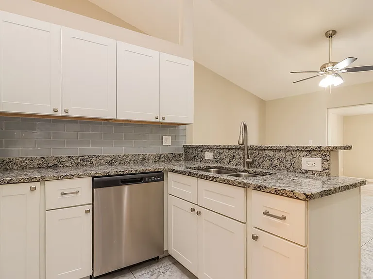 10402 Barnett Loop — Photo 7
