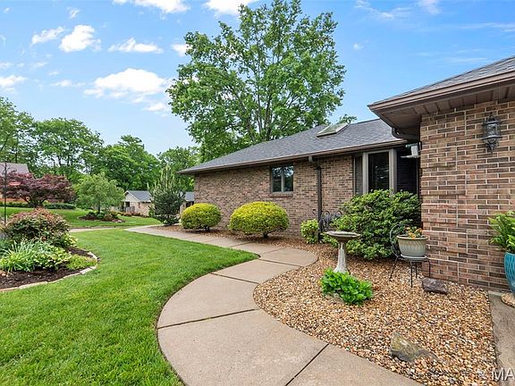 2nd image of 2933 Bella Vista Dr