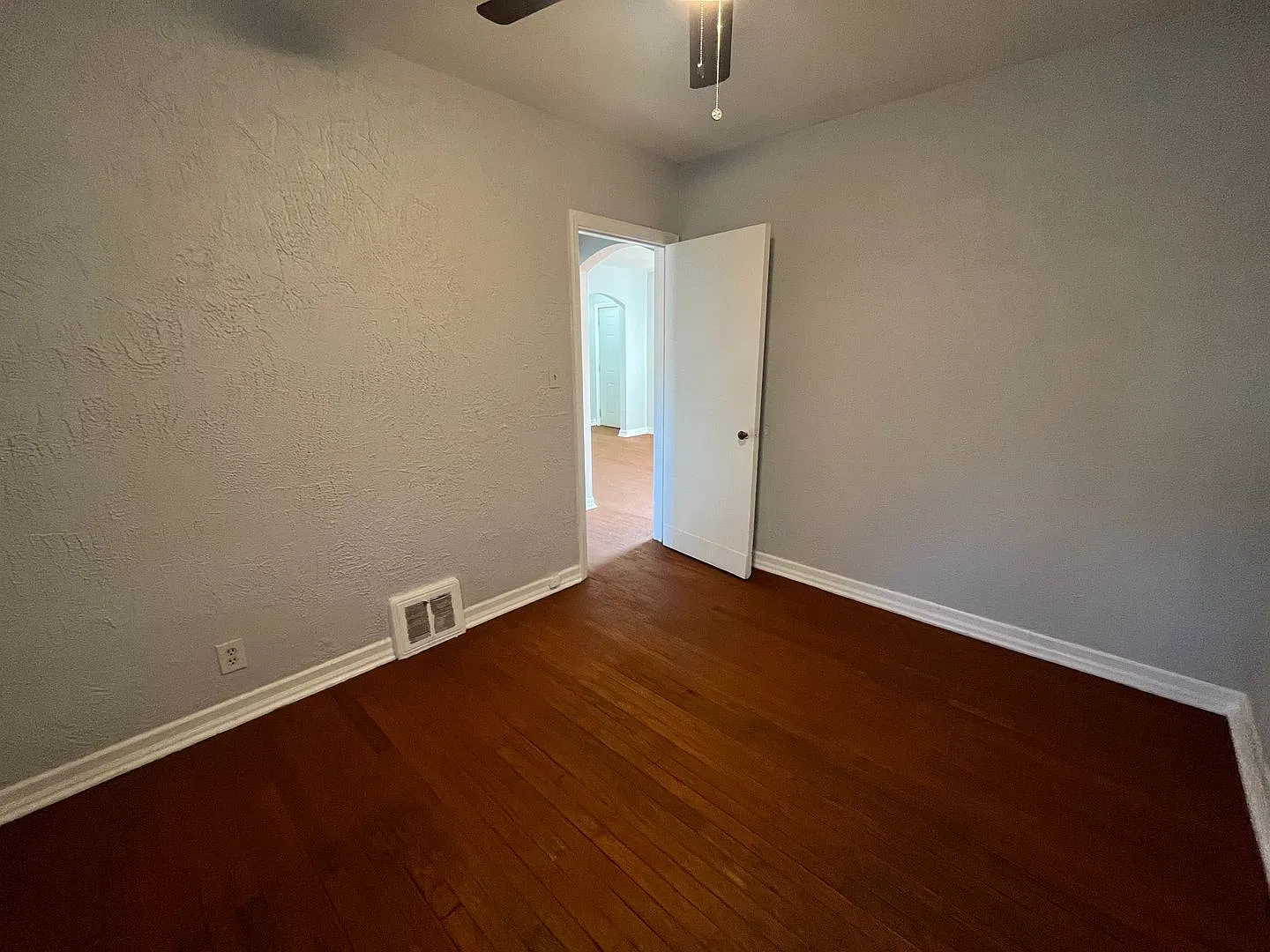 304 S. Gardiner Ave. — Photo 4