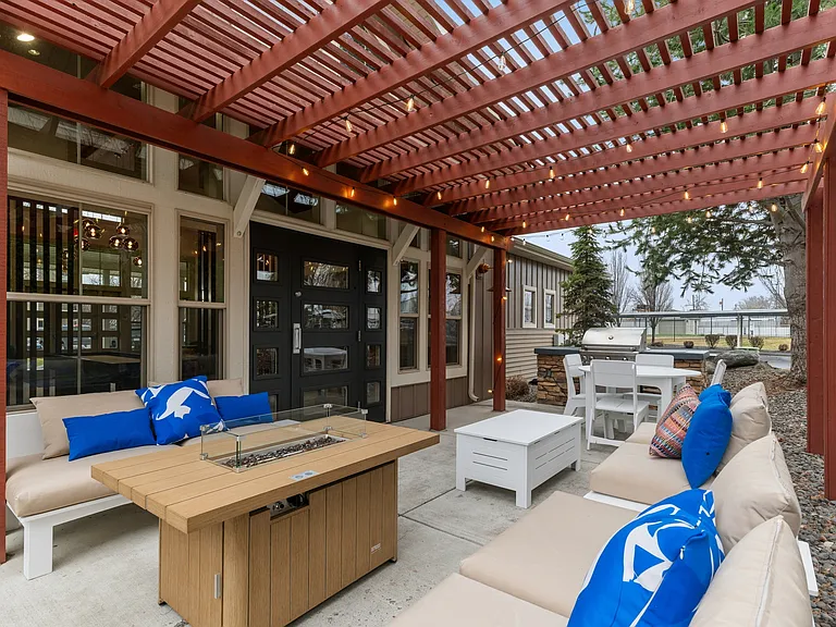 Island View Apartments — Photo 9