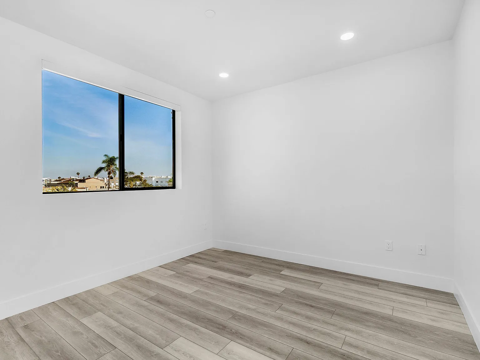 3 bed, 2.5 bath, 1477 sqft, $5,449 — Photo 4