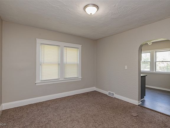 5th image of 8009 Vineyard Ave