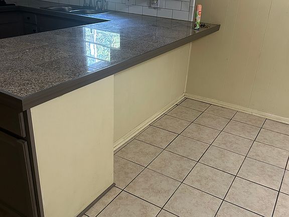 3rd image of 4211 Jan Cir E