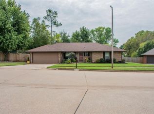 517 N Lakeside Ter, Mustang, OK 73064