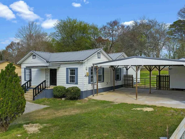 1203 Peterson Rd, Kilgore, TX 75662