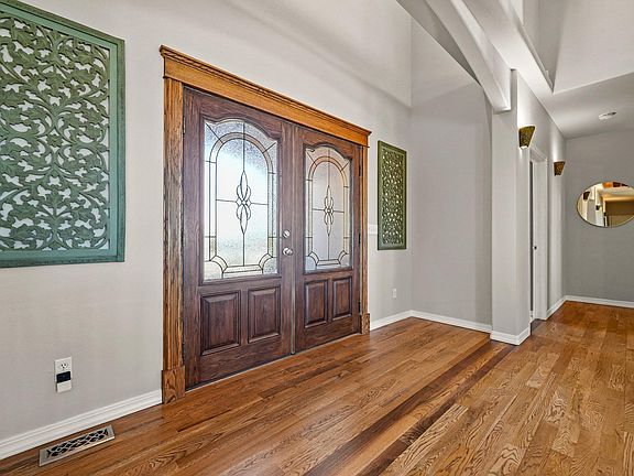 2nd image of 995 Priscillas Way