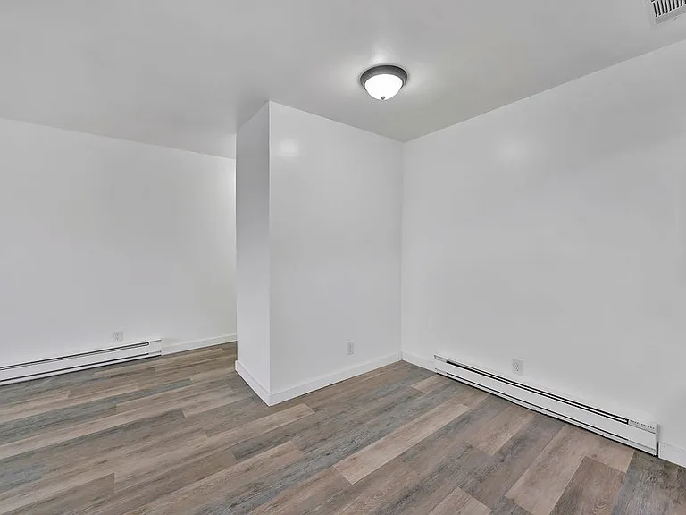 Apply At

Under Rentals

1 & 2 Bedroom Apartments Available

Water and Trash Paid!
Tags