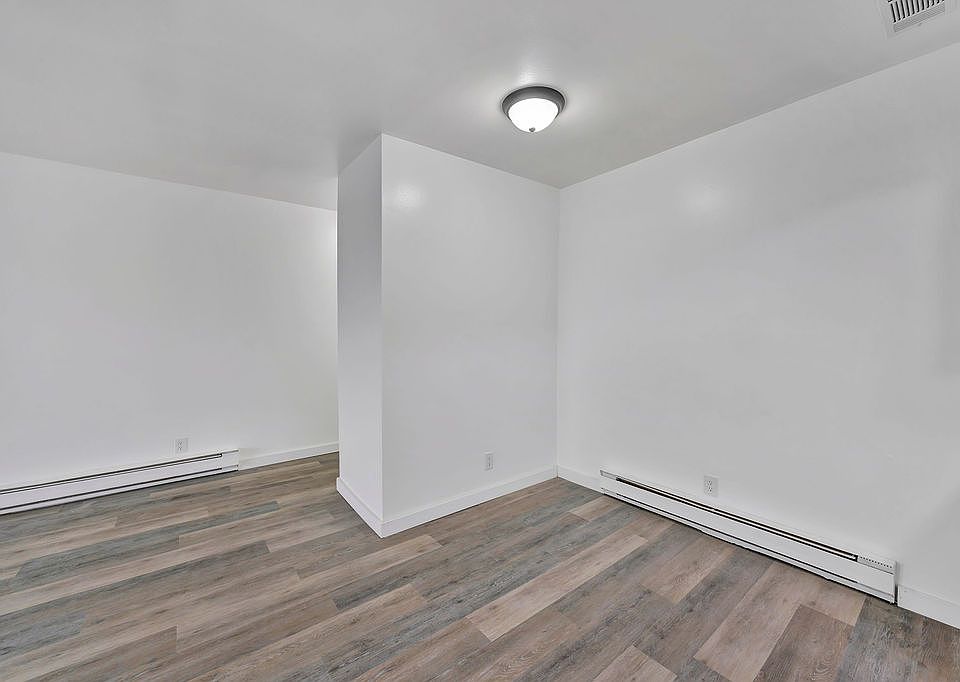 Apply At

Under Rentals

1 & 2 Bedroom Apartments Available

Water and Trash Paid!
Tags