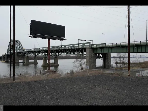 6425 New State Rd, Philadelphia, PA 19135