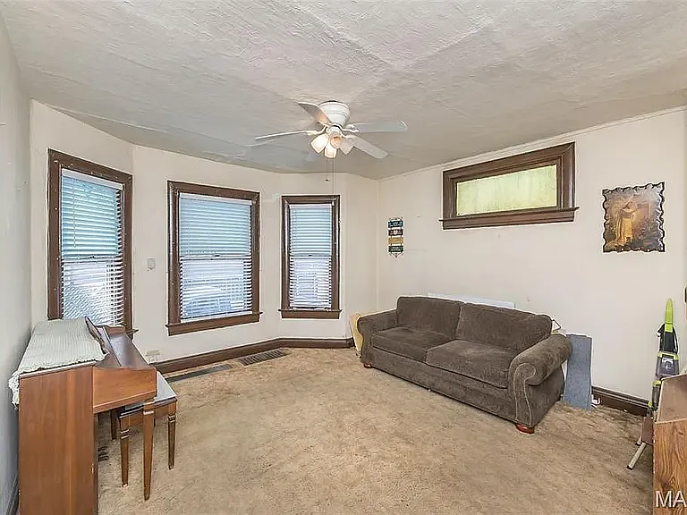 1911 Benton St — Photo 14