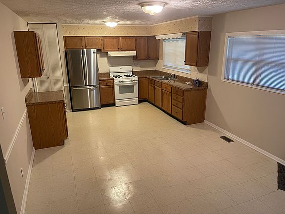 5th image of 3962 Steinmetz Dr