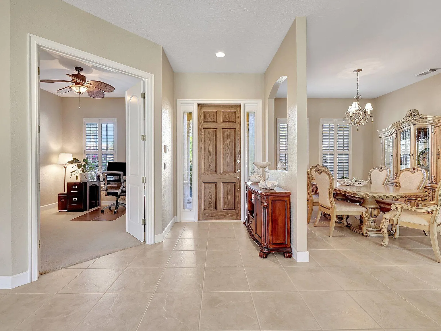 3 bed, 2.0 bath, 2341 sqft, $3,200 — Photo 3