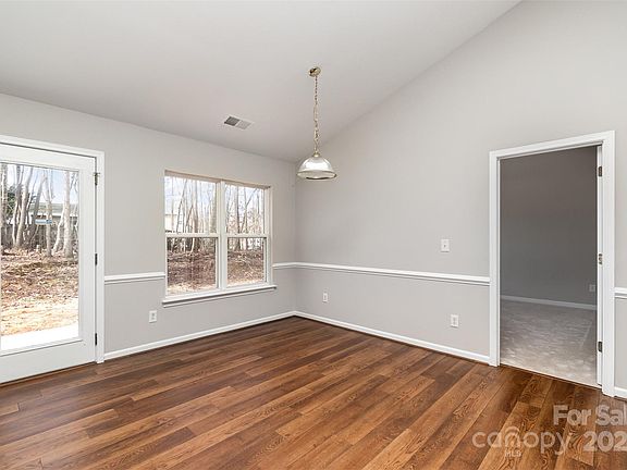 5th image of 174 Jacobs Woods Cir