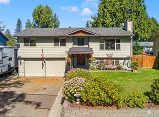 2910 NE 72nd St, Bremerton, WA 98311