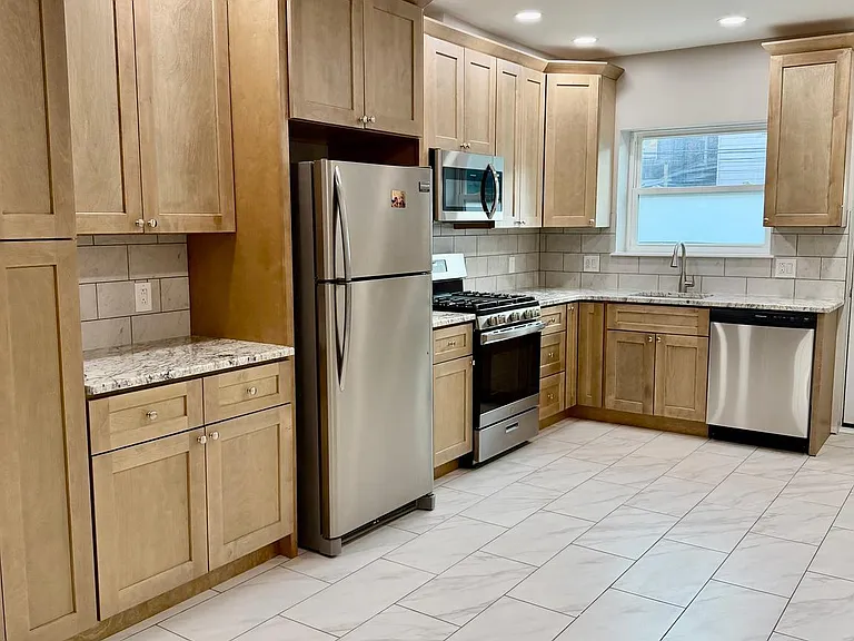2126 S Iseminger St — Photo 8