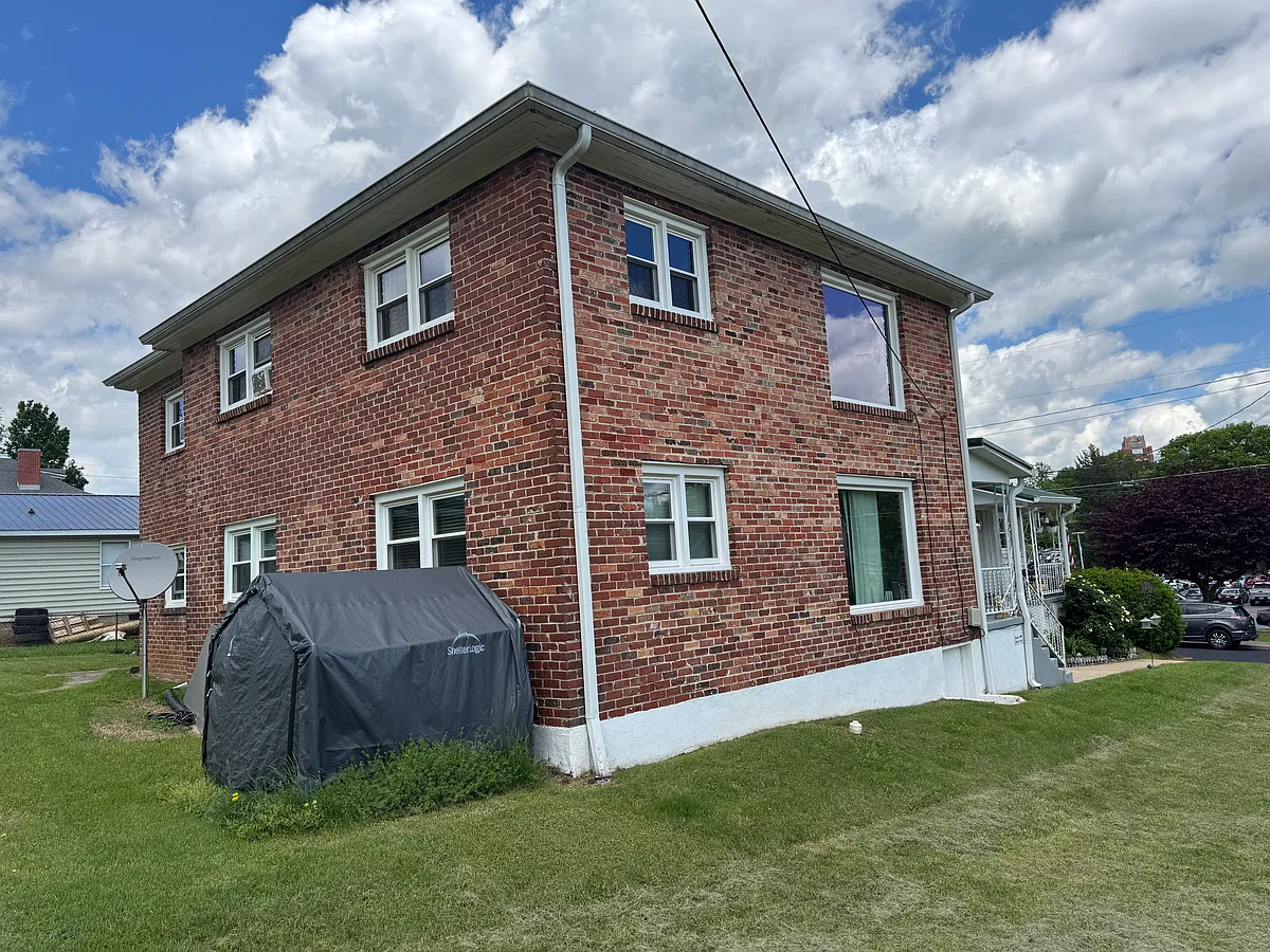 Building Photo - 506 6th St #6