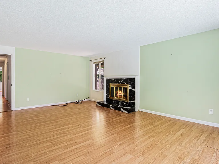 10434 NE 16th Pl — Photo 5