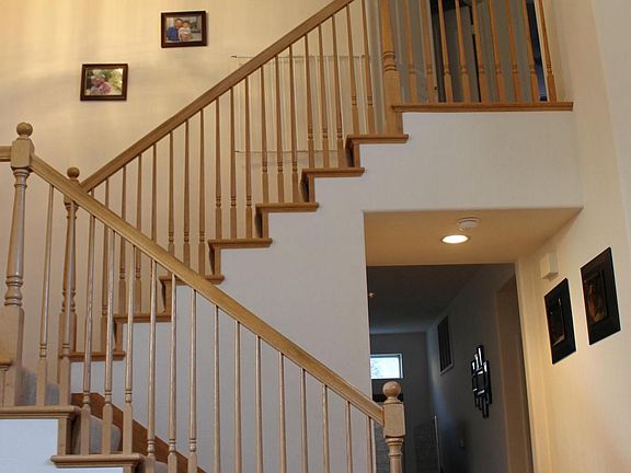 3rd image of 1439 Crestwood Dr