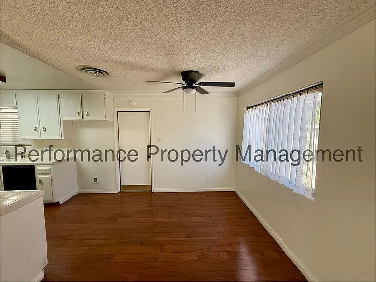 2508 Prestwick Ct — Photo 5