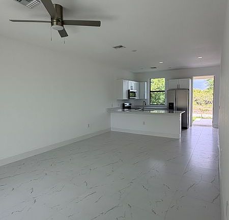 4th image of 498 Loretta Blvd