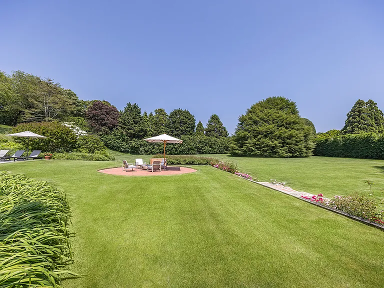 17 Apaquogue Rd — Photo 5